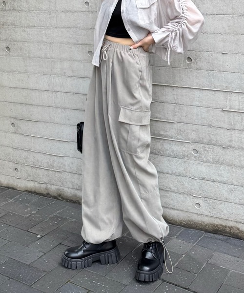 clear（クリア）の「ピーチ起毛ワイドカーゴパンツ[低身長用サイズ有]≪2024AW新作≫（カーゴパンツ・レディース・ブラック/カーキ/サックスブルー/アイボリー/ベージュ・F/XS）」の4枚目の写真