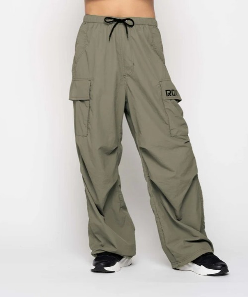 ROXY(ロキシー)の「BIG DEAL CARGO PANTS/ロキシーウエストゴムナイロンカーゴパンツ(カーゴパンツ・レディース・ブルー/ブラック/カーキ・LARGE/MEDIUM/SMALL)」の20枚目の写真