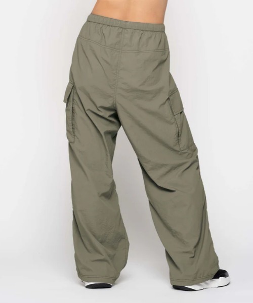ROXY(ロキシー)の「BIG DEAL CARGO PANTS/ロキシーウエストゴムナイロンカーゴパンツ(カーゴパンツ・レディース・ブルー/ブラック/カーキ・LARGE/MEDIUM/SMALL)」の21枚目の写真