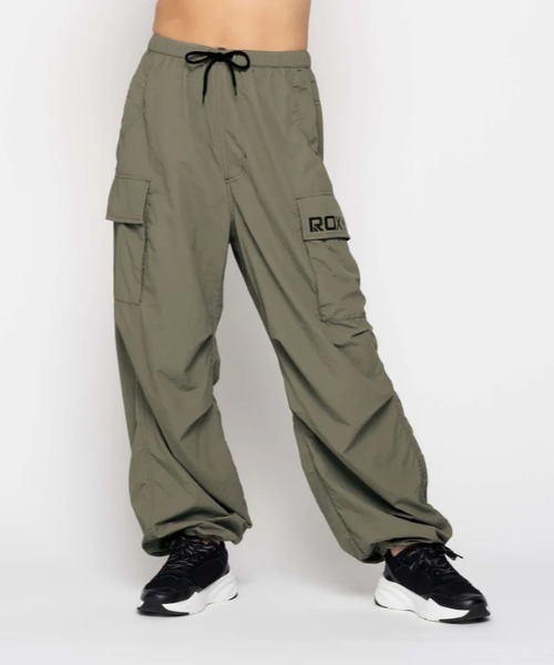 ROXY(ロキシー)の「BIG DEAL CARGO PANTS/ロキシーウエストゴムナイロンカーゴパンツ(カーゴパンツ・レディース・ブルー/ブラック/カーキ・LARGE/MEDIUM/SMALL)」の22枚目の写真