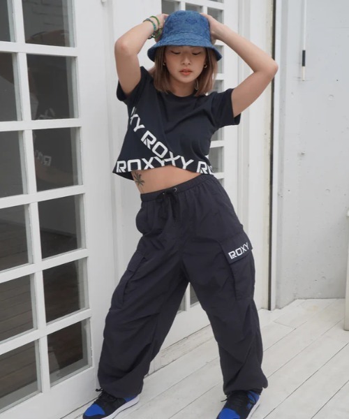 ROXY(ロキシー)の「BIG DEAL CARGO PANTS/ロキシーウエストゴムナイロンカーゴパンツ(カーゴパンツ・レディース・ブルー/ブラック/カーキ・LARGE/MEDIUM/SMALL)」の4枚目の写真
