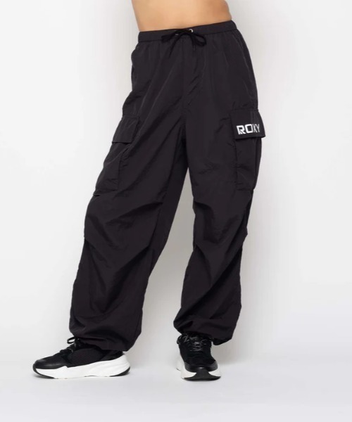 ROXY(ロキシー)の「BIG DEAL CARGO PANTS/ロキシーウエストゴムナイロンカーゴパンツ(カーゴパンツ・レディース・ブルー/ブラック/カーキ・LARGE/MEDIUM/SMALL)」の11枚目の写真