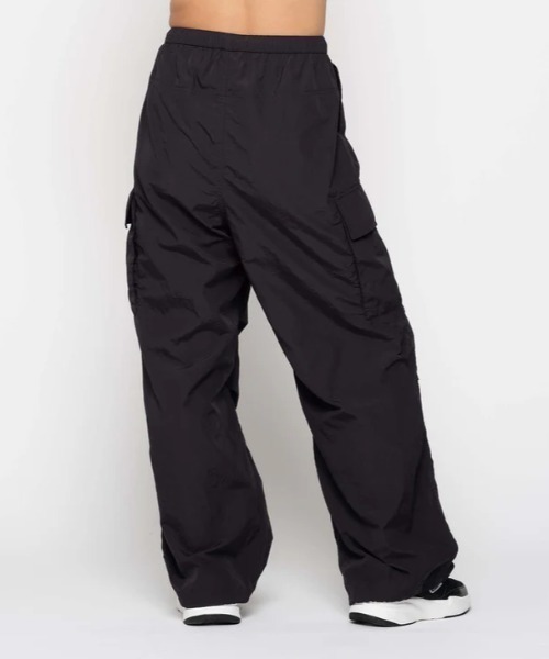 ROXY(ロキシー)の「BIG DEAL CARGO PANTS/ロキシーウエストゴムナイロンカーゴパンツ(カーゴパンツ・レディース・ブルー/ブラック/カーキ・LARGE/MEDIUM/SMALL)」の18枚目の写真