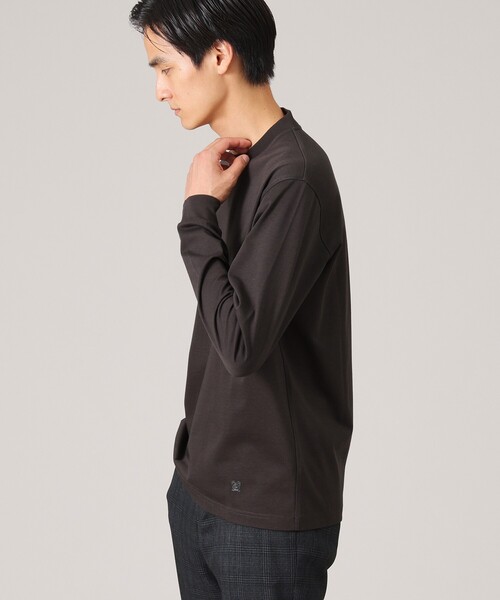 TAKEO KIKUCHI(タケオキクチ)の「【抗菌防臭/ジャケット対応】テーラード 長袖Tシャツ(Tシャツ/カットソー・メンズ・オリーブ/チャコールグレー/ライトグレー/ホワイト/ダークブラウン/ブラック・02/01/05/04/03)」の11枚目の写真