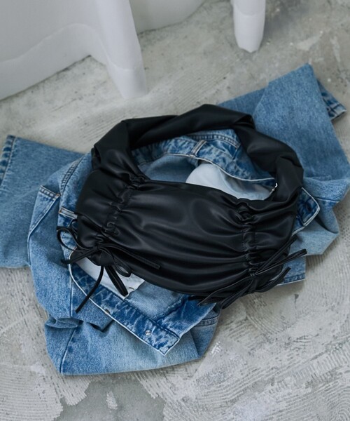 PUBLUX（パブリュクス）の「PUBLUX/パブリュクス ドロスト ギャザー リボン ハンドルバッグ　限定展開（ショルダーバッグ・レディース・ブラック・ONE SIZE）」の12枚目の写真