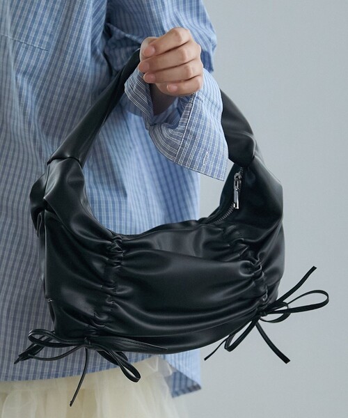 PUBLUX（パブリュクス）の「PUBLUX/パブリュクス ドロスト ギャザー リボン ハンドルバッグ　限定展開（ショルダーバッグ・レディース・ブラック・ONE SIZE）」の15枚目の写真
