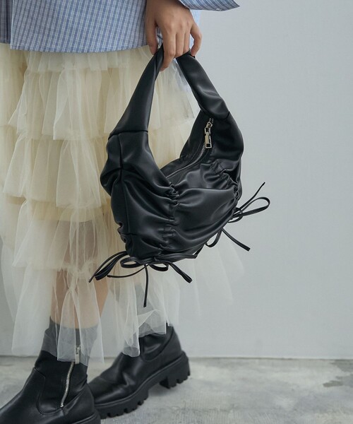 PUBLUX（パブリュクス）の「PUBLUX/パブリュクス ドロスト ギャザー リボン ハンドルバッグ　限定展開（ショルダーバッグ・レディース・ブラック・ONE SIZE）」の20枚目の写真