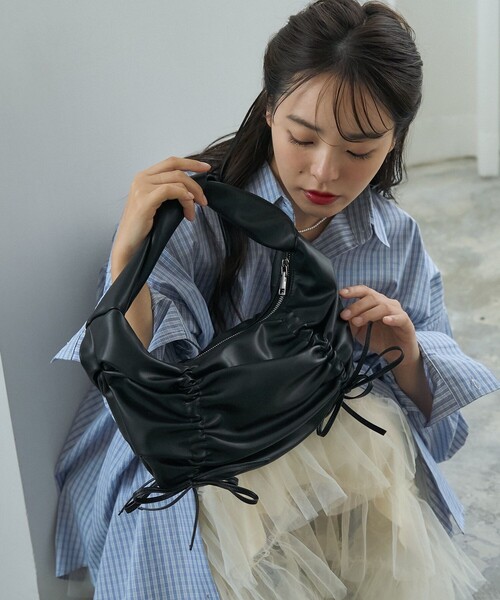 PUBLUX（パブリュクス）の「PUBLUX/パブリュクス ドロスト ギャザー リボン ハンドルバッグ　限定展開（ショルダーバッグ・レディース・ブラック・ONE SIZE）」の22枚目の写真