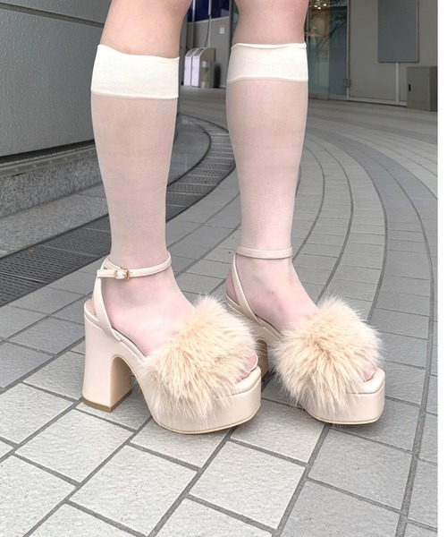 REZOY(リゾイ)の「【REZOY】フェイクファー厚底ストラップサンダル(サンダル・レディース・ブラック/アイボリー・S/M/L)」の4枚目の写真