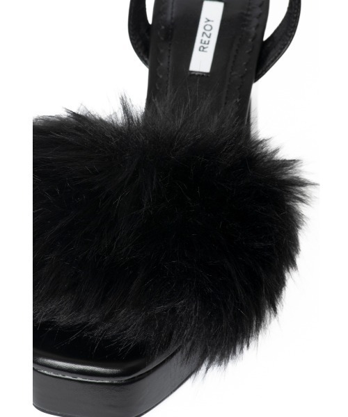 REZOY(リゾイ)の「【REZOY】フェイクファー厚底ストラップサンダル(サンダル・レディース・ブラック/アイボリー・S/M/L)」の13枚目の写真