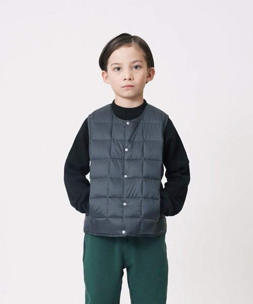 TAION（タイオン）の「【TAION(タイオン)】〈キッズ〉ベーシック クルーネック インナーダウンベスト（ダウンベスト・キッズ・カーキ/オリーブ/オレンジ/ベージュ/ライトグレー/ミント/レオパード/オフホワイト/サンドベージュ/ネイビー/ダークグリーン系/ダークオリーブ/グリーン系その他2/ブラウン系1/キャメル/バーガンディー/パープル/レモンイエロー/ラベンダー/ダークネイビー/ライム/チャコールグレー/チャコール/グレー/ブラック/その他8/タイガーカモ/ベージュ系5・120/150/140/130/100/110）」の7枚目の写真
