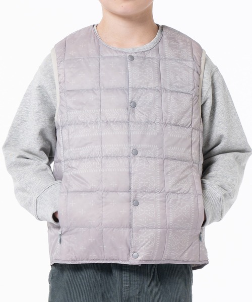 TAION（タイオン）の「【TAION(タイオン)】〈キッズ〉ベーシック クルーネック インナーダウンベスト（ダウンベスト・キッズ・カーキ/オリーブ/オレンジ/ベージュ/ライトグレー/ミント/レオパード/オフホワイト/サンドベージュ/ネイビー/ダークグリーン系/ダークオリーブ/グリーン系その他2/ブラウン系1/キャメル/バーガンディー/パープル/レモンイエロー/ラベンダー/ダークネイビー/ライム/チャコールグレー/チャコール/グレー/ブラック/その他8/タイガーカモ/ベージュ系5・120/150/140/130/100/110）」の16枚目の写真