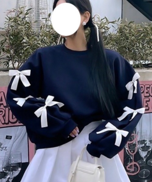 .KOM(ドットコム)の「『.KOM/ドットケーオーエム』ビッグリボントレーナー【Y】【CN】(スウェット・レディース・グレー/ネイビー・FREE)」の1枚目の写真