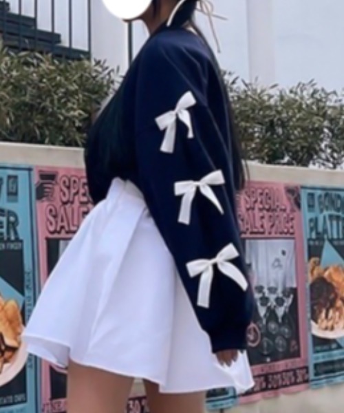 .KOM(ドットコム)の「『.KOM/ドットケーオーエム』ビッグリボントレーナー【Y】【CN】(スウェット・レディース・グレー/ネイビー・FREE)」の3枚目の写真