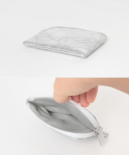 URBAN RESEARCH DOORS(アーバンリサーチドアーズ)の「箔プリントキャンバスバッグ(ショルダーバッグ・レディース・シルバー/ブラック・ONE)」の11枚目の写真