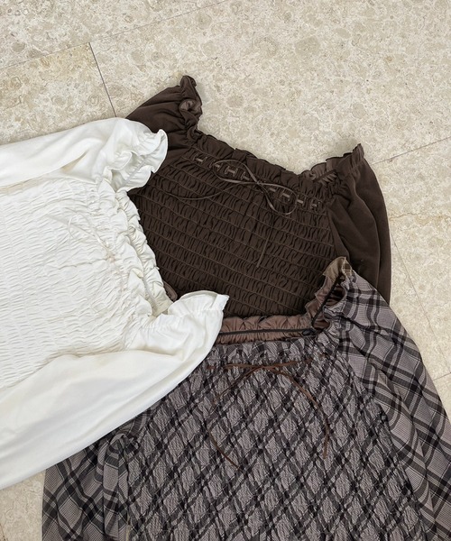 one after another NICE CLAUP(ワンアフターアナザーナイスクラップ)の「シャーリングトップス(Tシャツ/カットソー・レディース・ブラウン/オフホワイト/ブラウン系その他・FREE)」の22枚目の写真
