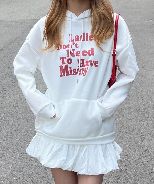 merrylatte(メリーラテ)の「レッドカラープリントパーカー(パーカー・レディース・ホワイト・MEDIUM/LARGE)」の1枚目の写真