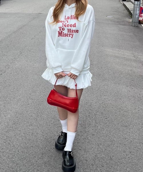 merrylatte(メリーラテ)の「レッドカラープリントパーカー(パーカー・レディース・ホワイト・MEDIUM/LARGE)」の5枚目の写真