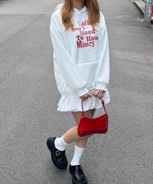 merrylatte(メリーラテ)の「レッドカラープリントパーカー(パーカー・レディース・ホワイト・MEDIUM/LARGE)」の7枚目の写真