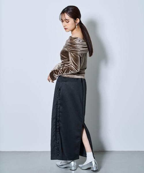 tarin arin(タリンアリン)の「【150㎝前後の小柄さんサイズ】オフショル ベロアトップス(Tシャツ/カットソー・レディース・ブラック/カーキ/ベージュ・S/M)」の6枚目の写真