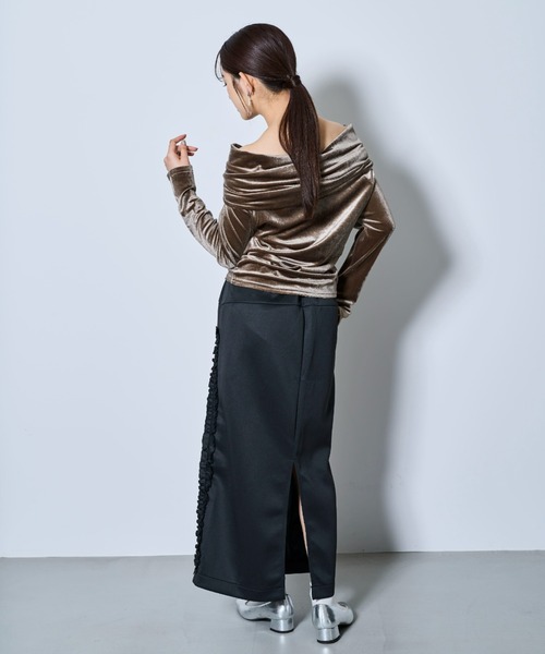 tarin arin(タリンアリン)の「【150㎝前後の小柄さんサイズ】オフショル ベロアトップス(Tシャツ/カットソー・レディース・ブラック/カーキ/ベージュ・S/M)」の7枚目の写真