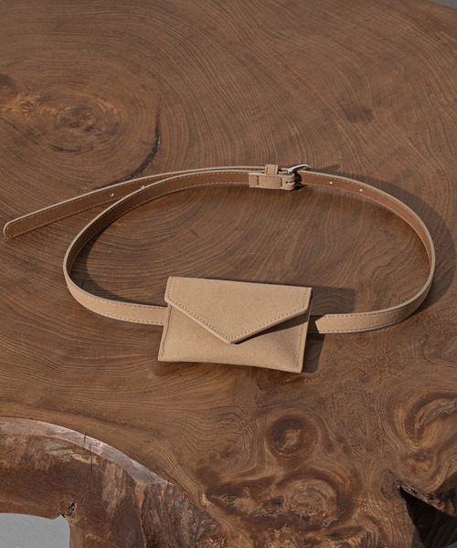 en CAnAF(エンカナフ)の「スウェードライク ウエストポーチベルト バック(ボディバッグ/ウエストポーチ・レディース・ブラック/ブラウン/ベージュ/キャメル・フリー)」の7枚目の写真