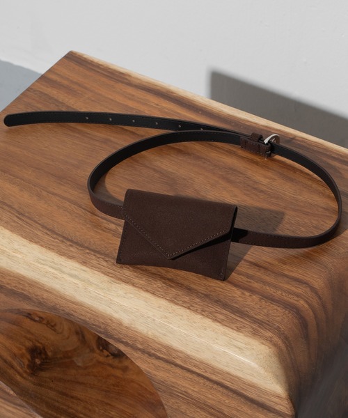 en CAnAF(エンカナフ)の「スウェードライク ウエストポーチベルト バック(ボディバッグ/ウエストポーチ・レディース・ブラック/ブラウン/ベージュ/キャメル・フリー)」の6枚目の写真