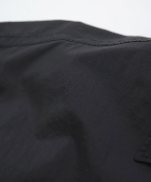 THE NORTH FACE PURPLE LABEL（ザ ノースフェイス パープルレーベル）の「[ THE NORTH FACE PURPLE LABEL ] Nylon Taffeta Field S/S Shirt（シャツ/ブラウス・メンズ・チャコールグレー・M/L）」の5枚目の写真