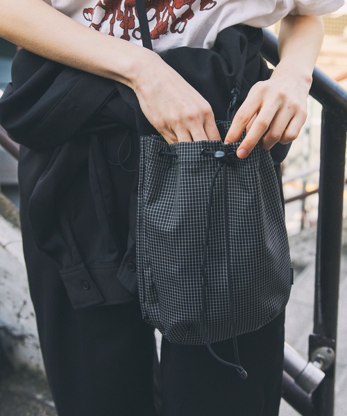 Unblend（アンブレンド）の「【Unblend】アコーディオン ナイロン ショルダーバッグ（ショルダーバッグ・レディース・ブラック/ホワイト・FREE）」の8枚目の写真