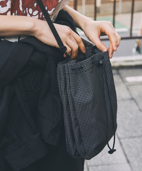 Unblend（アンブレンド）の「【Unblend】アコーディオン ナイロン ショルダーバッグ（ショルダーバッグ・レディース・ブラック/ホワイト・FREE）」の9枚目の写真