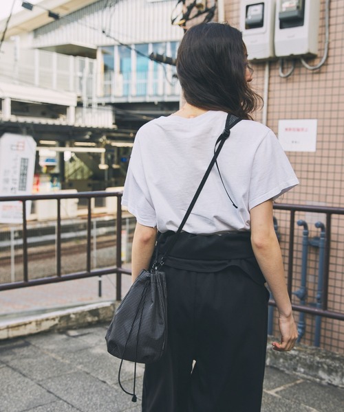 Unblend（アンブレンド）の「【Unblend】アコーディオン ナイロン ショルダーバッグ（ショルダーバッグ・レディース・ブラック/ホワイト・FREE）」の15枚目の写真