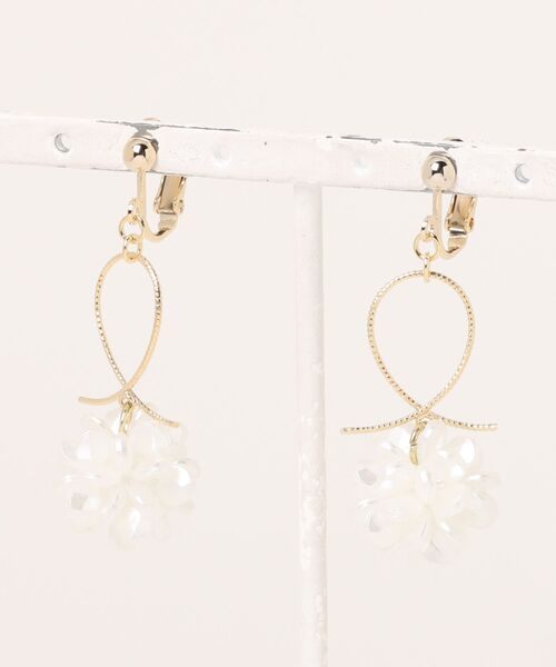 蓮華　　イヤリング価格となっております fuwari】華やか フラワーボール イヤリング(MA)（イヤリング