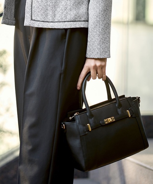 Honeys（ハニーズ）の「ベルトモチーフハンドバッグ（ハンドバッグ・レディース・ホワイト×ブラウン/ブルー/グレイッシュベージュ/ブラック・FREE）」の3枚目の写真