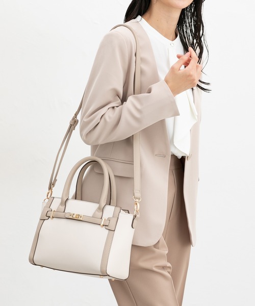 Honeys（ハニーズ）の「ベルトモチーフハンドバッグ（ハンドバッグ・レディース・ホワイト×ブラウン/ブルー/グレイッシュベージュ/ブラック・FREE）」の6枚目の写真