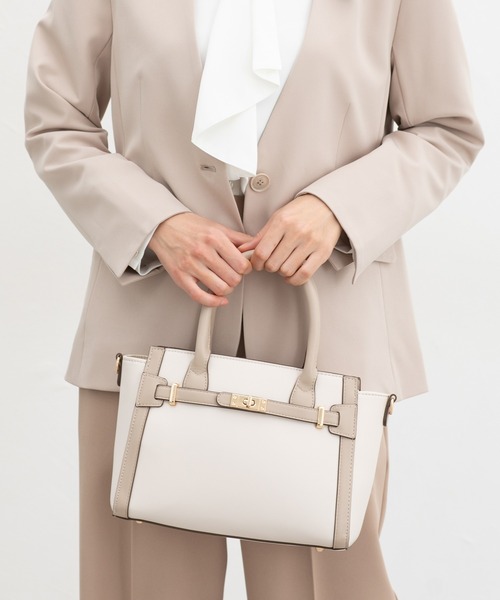 Honeys（ハニーズ）の「ベルトモチーフハンドバッグ（ハンドバッグ・レディース・ホワイト×ブラウン/ブルー/グレイッシュベージュ/ブラック・FREE）」の8枚目の写真