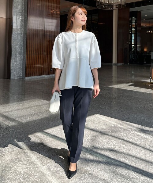 UNFILO(アンフィーロ)の「【WEB限定/セレモニー】BEAUTY MOVE センタープレス テーパードパンツ(その他パンツ・レディース・ホワイト系/ブラック系2/ネイビー系2/アイボリー系2・XXXL/XX-LARGE/X-LARGE)」の19枚目の写真