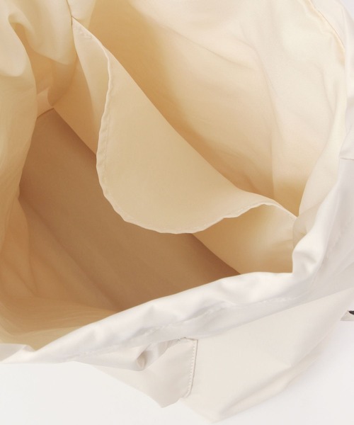 LAKOLE(ラコレ)の「ポケットドロストリュック / 292187(バックパック/リュック・レディース・オフホワイト/ブラック・FREE)」の11枚目の写真