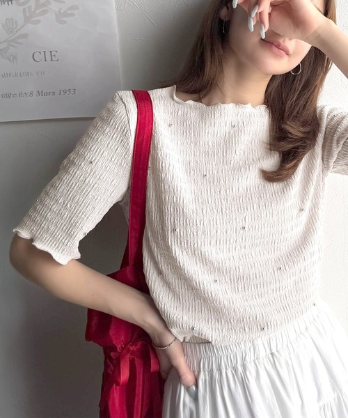 classicalelf（クラシカルエルフ）の「心ときめく夏のスタイルを叶える。メロウビジュ―ジャガードトップス（半袖）（Tシャツ/カットソー・レディース・アイボリー/ブラック/グレイッシュベージュ/ダークグレー・LARGE/X-LARGE/MEDIUM/SMALL）」の4枚目の写真