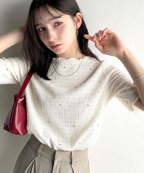 classicalelf（クラシカルエルフ）の「心ときめく夏のスタイルを叶える。メロウビジュ―ジャガードトップス（半袖）（Tシャツ/カットソー・レディース・アイボリー/ブラック/グレイッシュベージュ/ダークグレー・LARGE/X-LARGE/MEDIUM/SMALL）」の2枚目の写真