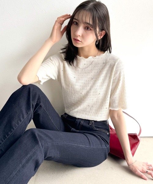 classicalelf（クラシカルエルフ）の「心ときめく夏のスタイルを叶える。メロウビジュ―ジャガードトップス（半袖）（Tシャツ/カットソー・レディース・アイボリー/ブラック/グレイッシュベージュ/ダークグレー・LARGE/X-LARGE/MEDIUM/SMALL）」の6枚目の写真