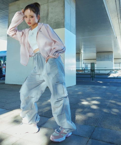 LOVETOXIC（ラブトキシック）の「ドローコードダッドスニーカー（スニーカー・キッズ・ホワイト/カラフル/ブラック・24-24.5cm/23-23.5cm/22-22.5）」の4枚目の写真