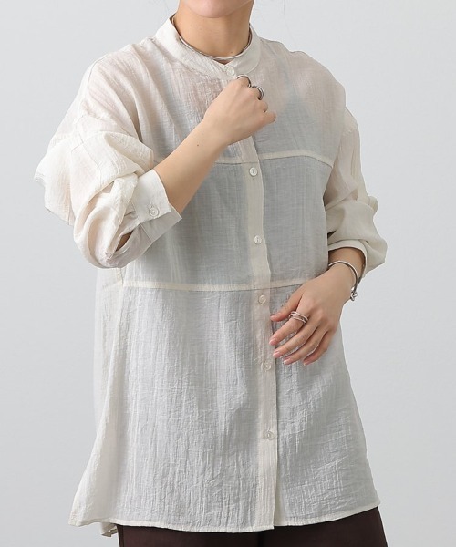 COLONY 2139（コロニートゥーワンスリーナイン）の「シアー切替バンドカラー長袖シャツ（シャツ/ブラウス・レディース・ブラック/ライトベージュ/グレイッシュベージュ/ホワイト・FREE）」の4枚目の写真