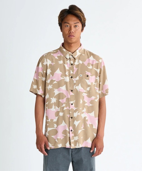 Quiksilver(クイックシルバー)の「SAFE PARADISE SS/クイックシルバートロピカル柄半袖シャツ(シャツ/ブラウス・メンズ・ブルー/ブラック/ネイビー/ブルー系その他/ブラウン・MEDIUM/LARGE/X-LARGE/SMALL)」の2枚目の写真