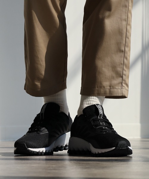 K-SWISS(ケースイス)の「【K-SWISS/ケースイス】TUBES SPORT チューブスポーツ スニーカー(スニーカー・メンズ・ブラック・27.5cm/28.0cm/27.0cm/26.5cm/26.0cm/25.5cm/25.0cm)」の18枚目の写真