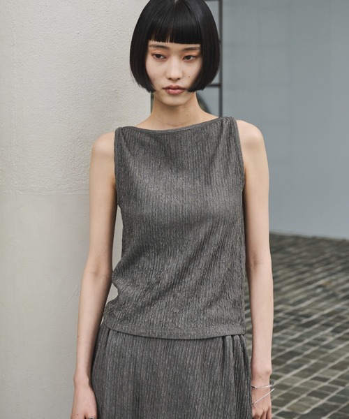 AIC.（エーアイシー）の「ワッシャー加工ボートネックノースリトップス/セットアップ可能（タンクトップ・レディース・ブラック/チャコールグレー/ブルー・FREE）」の2枚目の写真