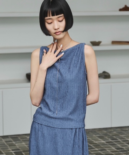 AIC.（エーアイシー）の「ワッシャー加工ボートネックノースリトップス/セットアップ可能（タンクトップ・レディース・ブラック/チャコールグレー/ブルー・FREE）」の3枚目の写真