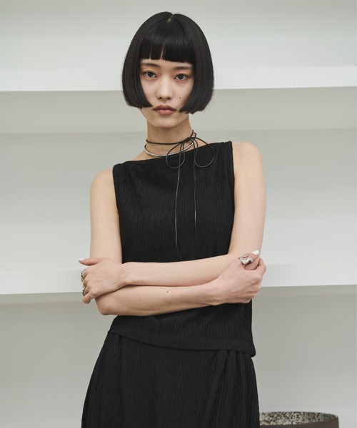 AIC.（エーアイシー）の「ワッシャー加工ボートネックノースリトップス/セットアップ可能（タンクトップ・レディース・ブラック/チャコールグレー/ブルー・FREE）」の4枚目の写真