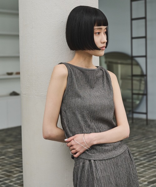 AIC.（エーアイシー）の「ワッシャー加工ボートネックノースリトップス/セットアップ可能（タンクトップ・レディース・ブラック/チャコールグレー/ブルー・FREE）」の10枚目の写真