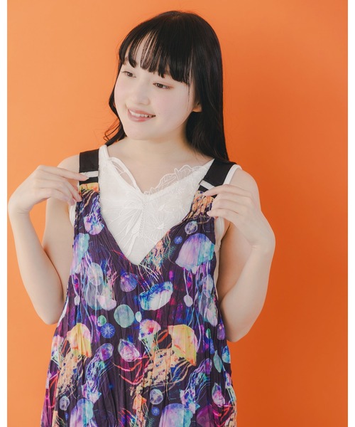 ScoLar（スカラー）の「151682：クラゲ柄クリンクル加工キャミワンピース（ワンピース・レディース・ブラック/ネイビー・M）」の4枚目の写真