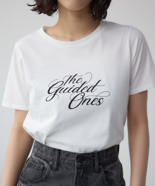 AZUL by moussy(アズールバイマウジー)の「シンプルロゴTシャツ(Tシャツ/カットソー・レディース・オフホワイト/ブラック/ライム/ベージュ・FREE)」の2枚目の写真